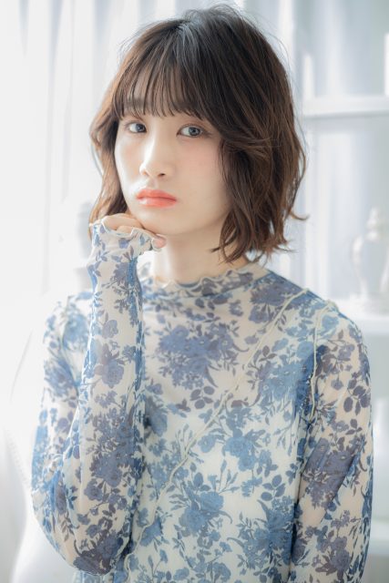 アッシュオリーブ前下がりボブウェットヘア