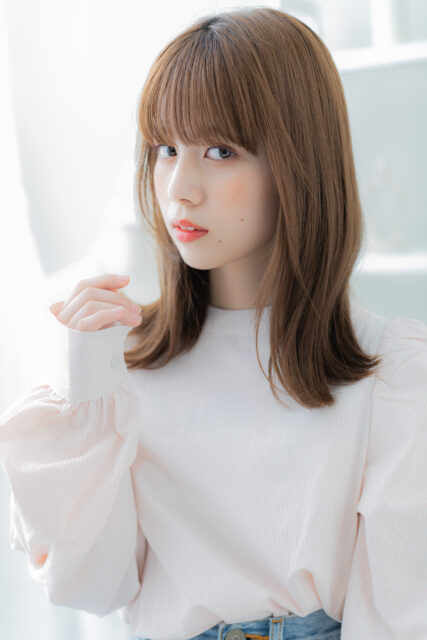 外ハネレイヤーミディアム韓国風暖色系カラー