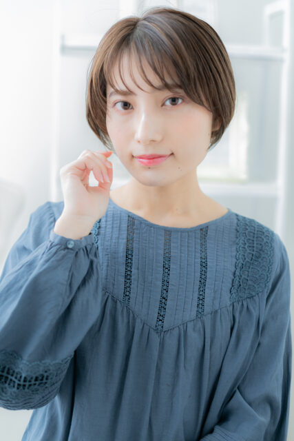 ダークアッシュ前下がりマッシュショートボブ