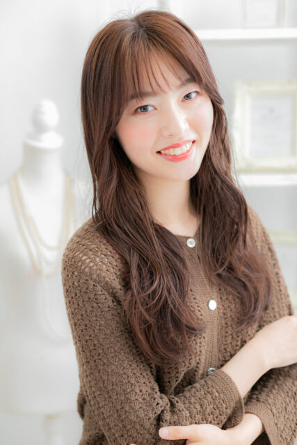 ミルクティーブラウンくせ毛風レイヤーロング