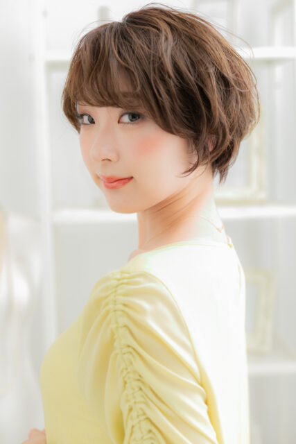 外国人風小顔くびれショートマッシュパーマ