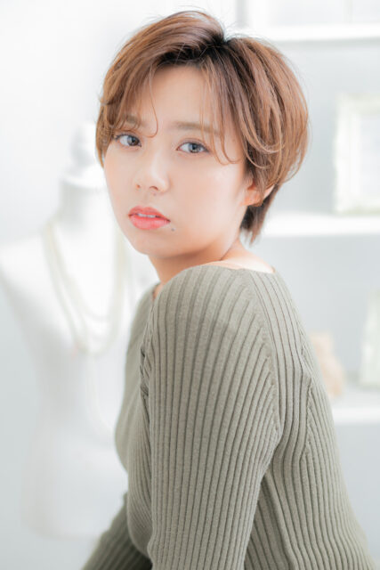 アシンメトリー小顔くせ毛風ミニボブマッシュ