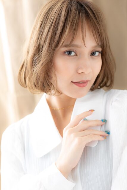 フレンチカジュアルハイライトAラインボブ20代30代40代
