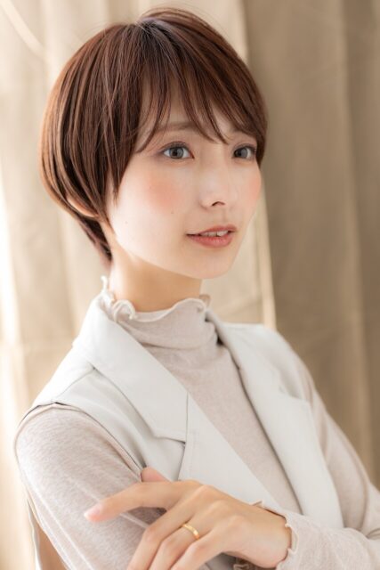 ステップボーンカット艶髪丸みショート20代30代40代