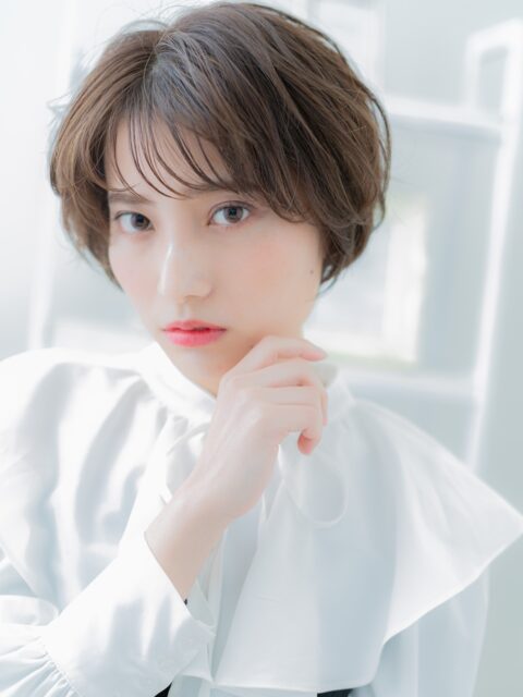 くすみベージュフェザーショートヘア20代30代