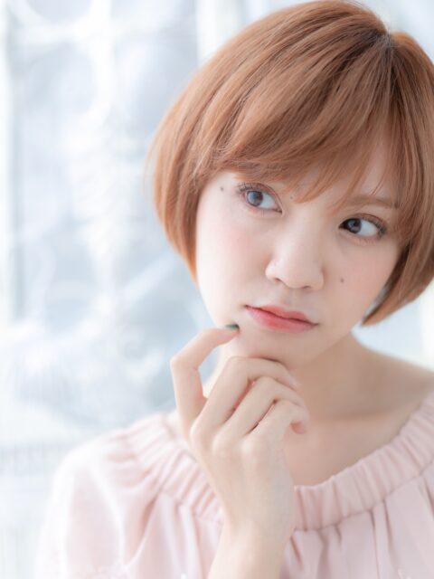 大人可愛いピンクベージュ小顔ボブ20代30代
