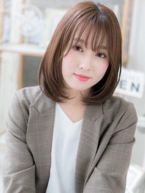 大人くすみベージュ小顔顔周りミディ30代