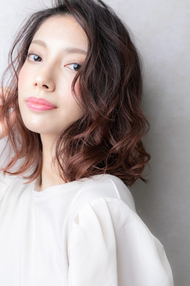 20代30代40代イヤリングカラーくせ毛風小顔くびれミディ