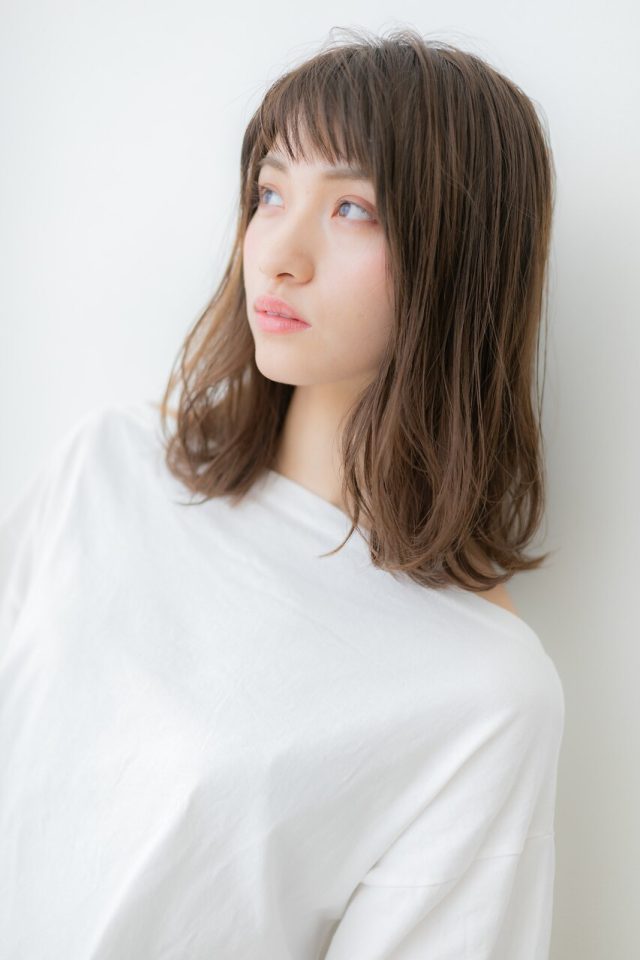 10代20代30代バレイヤージュ暖色系カラーくせ毛風ミディ