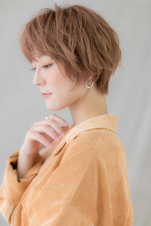10代20代30代カーキペールカラー小顔ショートマッシュ