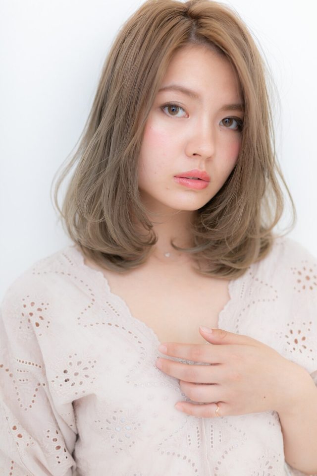 10代20代30代ペールベージュかき上げニュアンスカール