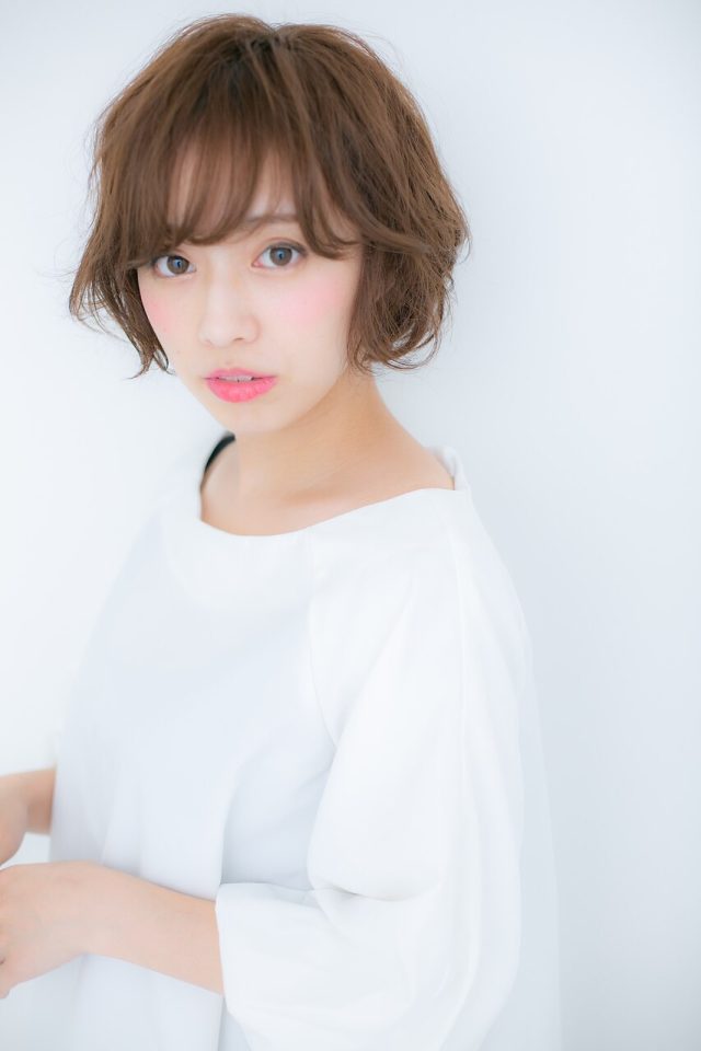 30代40代50代ルーズなくせ毛ショート抜け感ヘアグラボブ