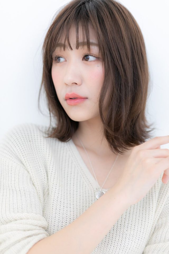 20代30代40代シースルーバングのルーズな小顔外ハネボブ