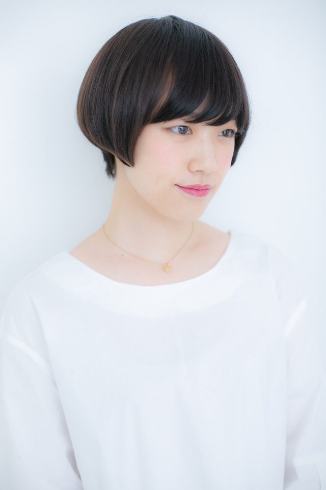 20代30代40代ネイビーカラー小顔マニッシュショート