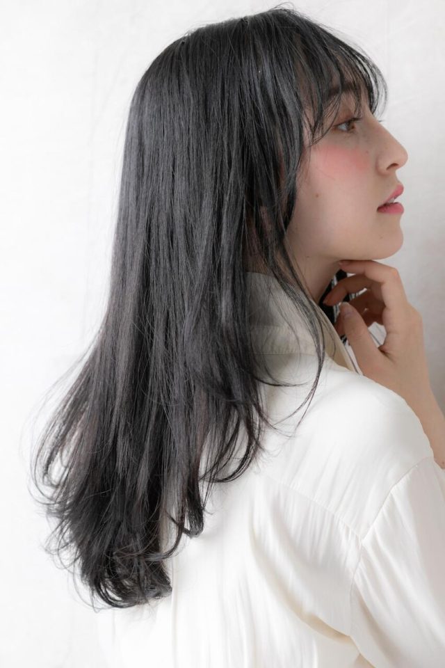 20代30代40代黒髪プラチナカラー大人巻き小顔ロング