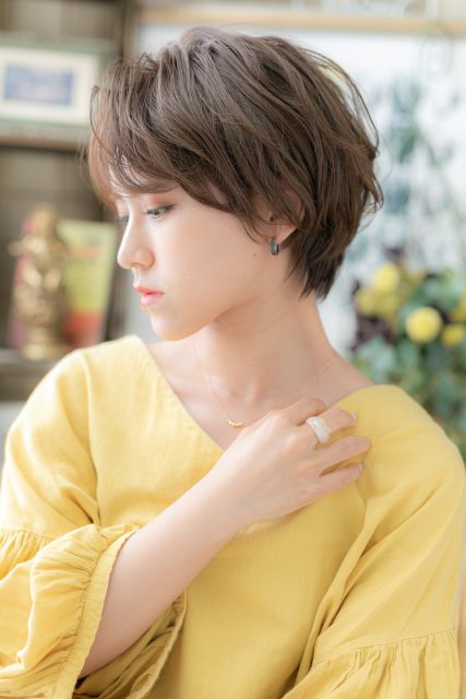 アシンメトリーかきあげバング小顔こなれヘア