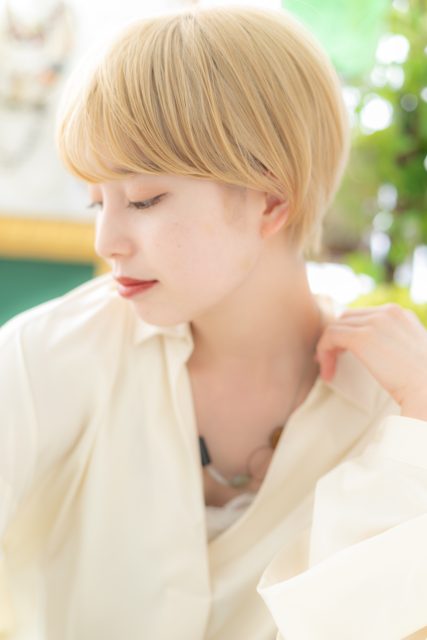 ハイトーンカラーで外国人風ショートマッシュ