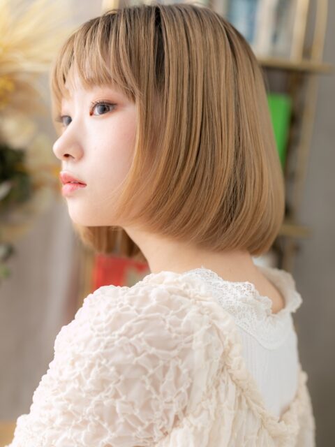 前下がりストレート小顔ハイトーンボブ20代30代