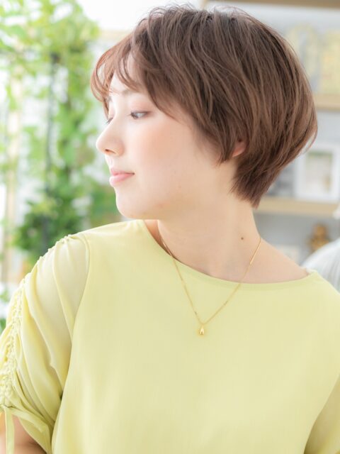 大人可愛いグレーベージュ小顔ショート20代30代