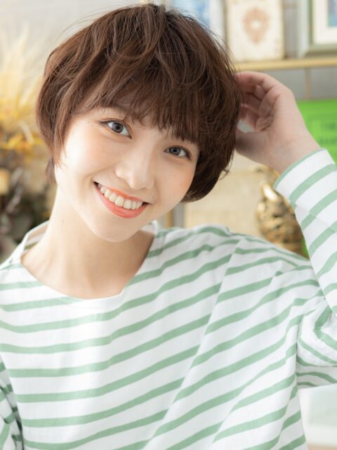 大人可愛いくせ毛風小顔ショート20代30代