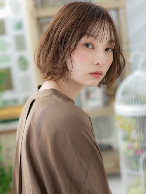 大人可愛いマロンベージュ小顔ボブ20代30代