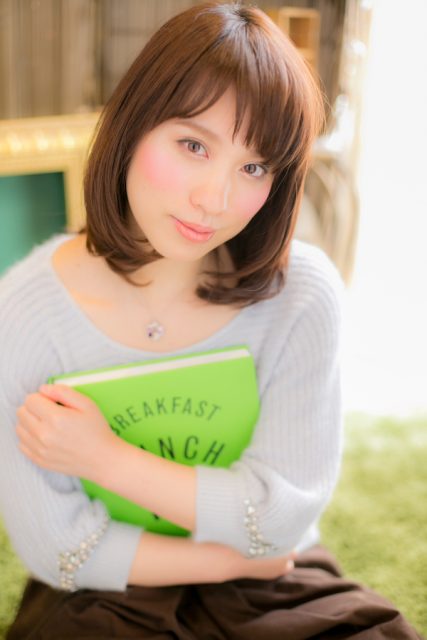 清楚な≪フェミニンミディ≫