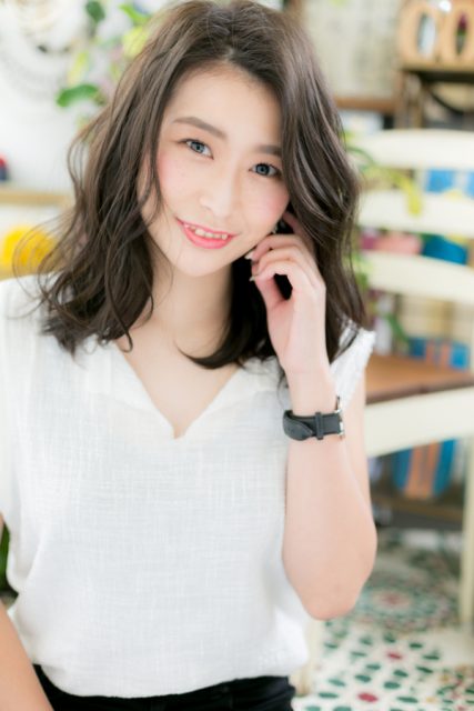 かきあげ色っぽい...くせ毛風大人ロブスタイル