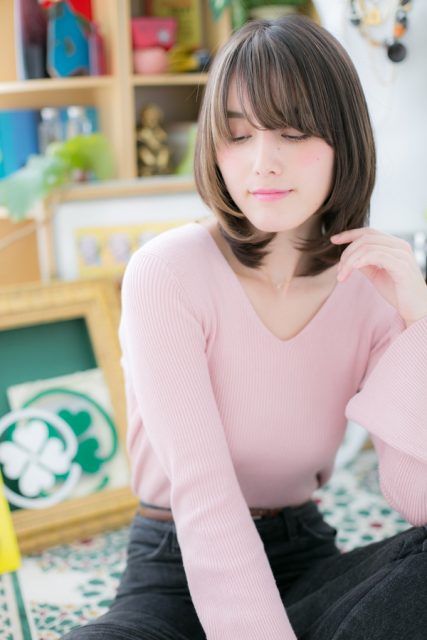 斜めバングで小顔見せ...大人ボブディ