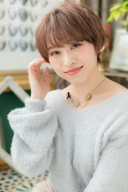 大人かわいい斜めバングナチュラルショート