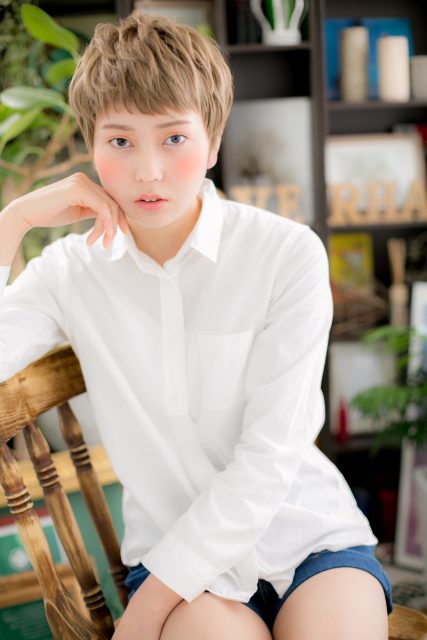 ハイライトオン眉くせ毛カット小顔ネオウルフ