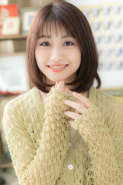 ツヤ髪チャコールグレー大人かわいいロブヘア