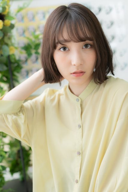 大人かわいいバレイヤージュ切りっぱなしボブ