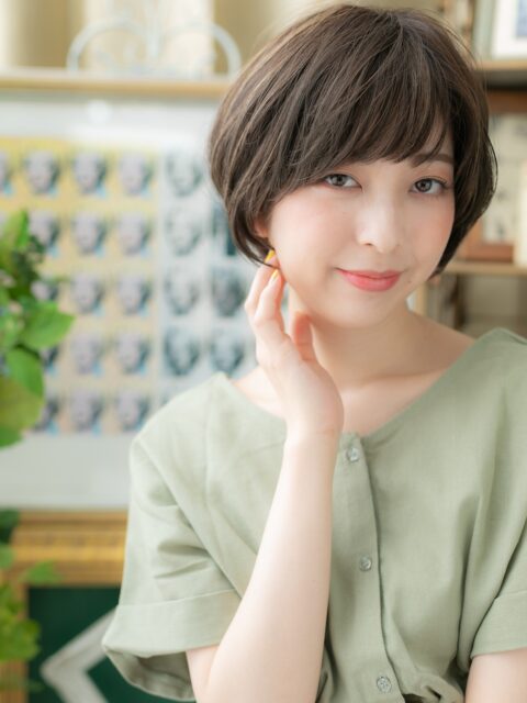 大人可愛いナチュラル小顔丸みショート20代30代