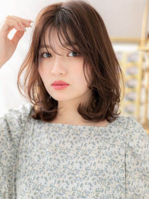 抜け感レイヤーカット小顔ミディ20代30代