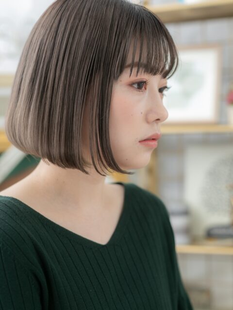 大人可愛いシルキーベージュ切りっぱなしボブ20代30代