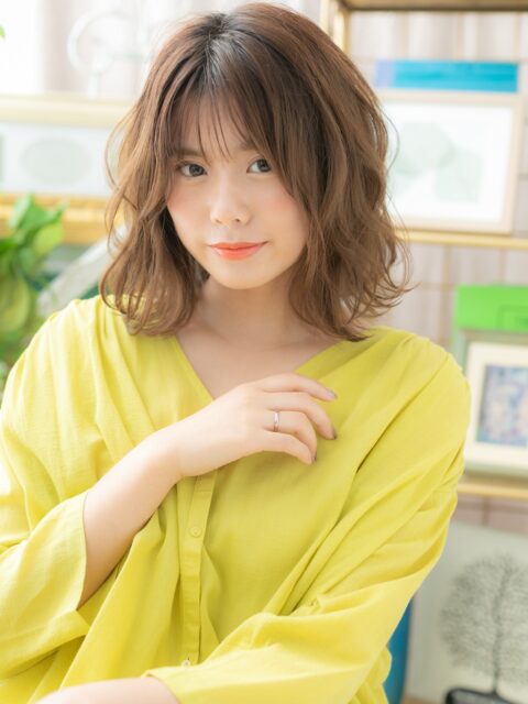 大人可愛いセンターパートレイヤーミディアム20代30代