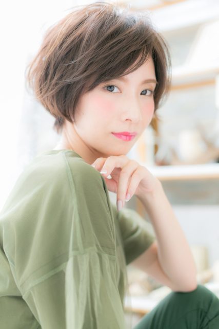 アシンメトリーな無造作エアリーショート