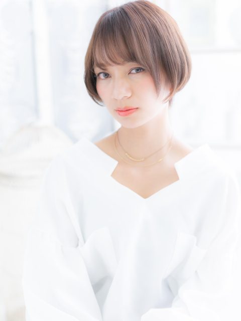 艶カラーシースルーバングの前下がり大人ボブ