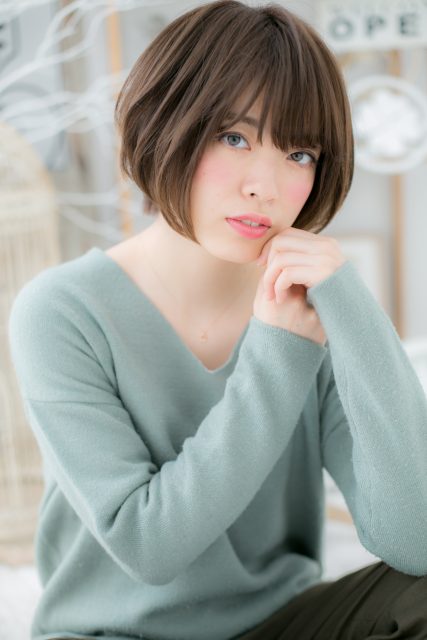 斜めバング＆前下がりボブでナチュラルに◎