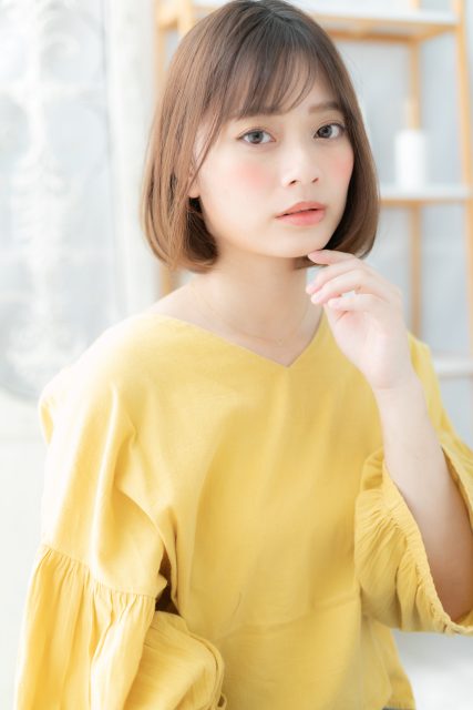 シースルーバング艶カラー前下がり大人ボブ