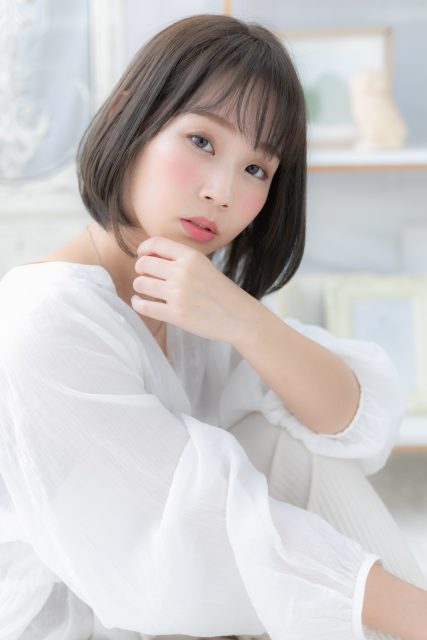 シースルーレイヤーカット小顔前下がりボブ