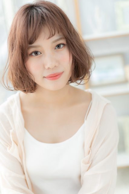 大人かわいいAラインピンクベージュ小顔ロブ