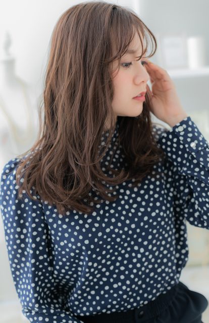 アッシュオリーブ抜け感外国人風ウェーブ巻き
