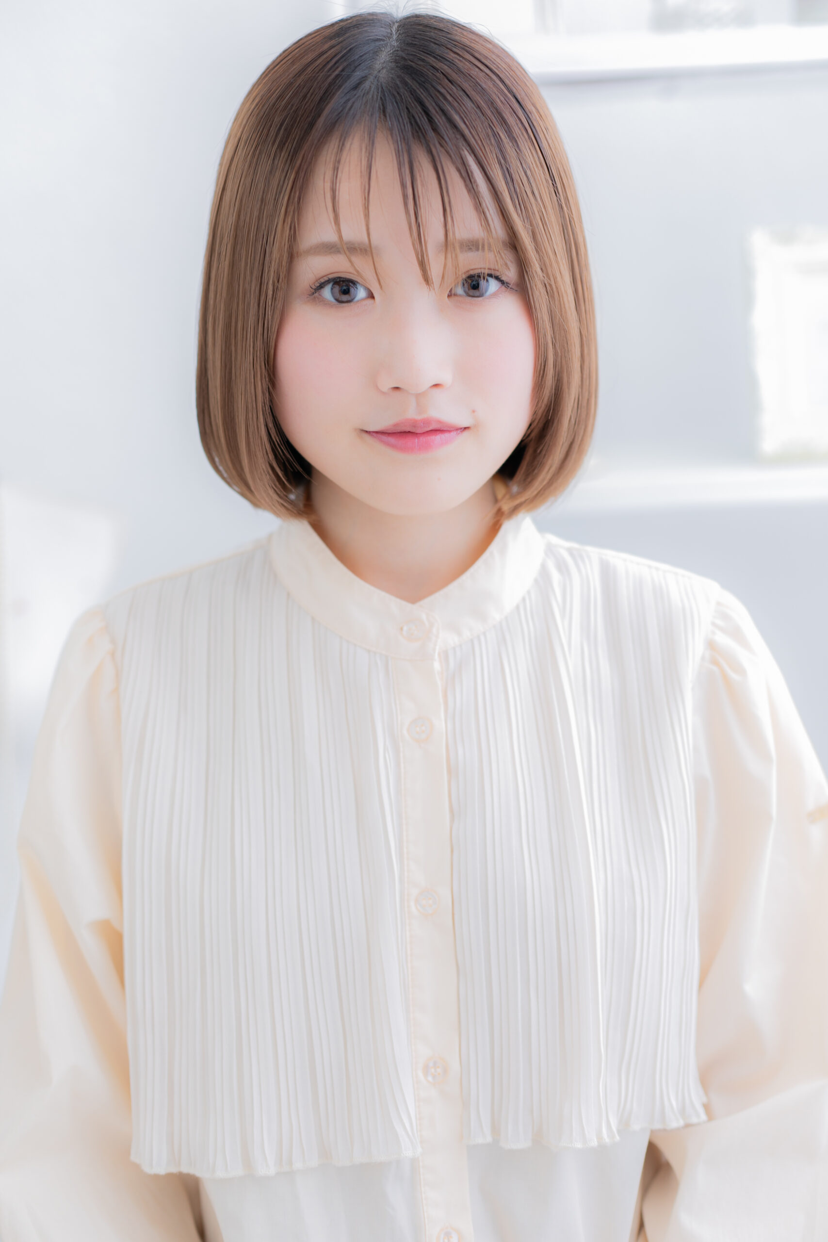 ツヤ髪シルキーベージュ切りっぱなしボブディ