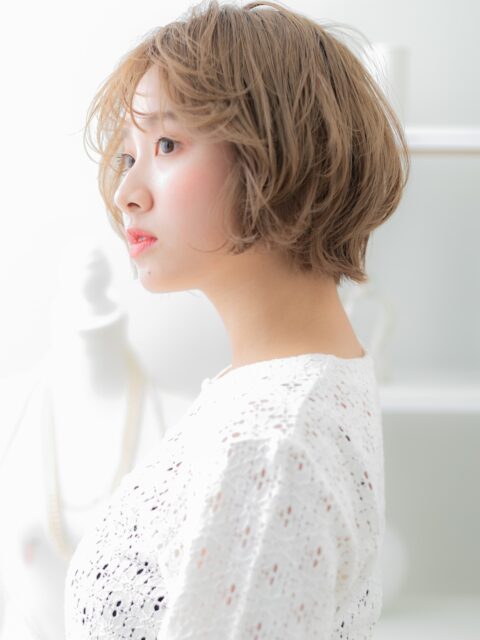 大人可愛いハイトーンエアリーボブ20代30代
