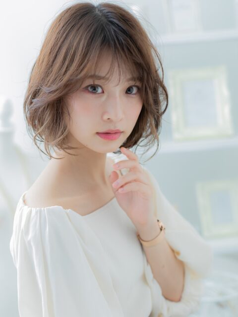大人可愛いイヤリングカラー小顔ボブ20代30代