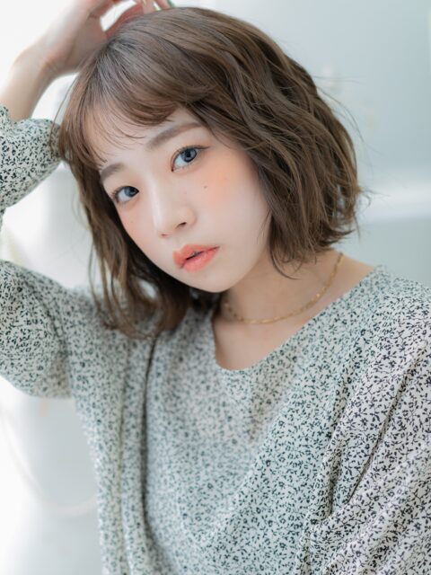 大人可愛いくすみベージュ小顔ボブパーマ20代30代