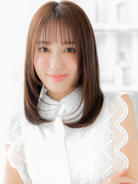 大人可愛いストレート小顔艶感ミディ20代30代