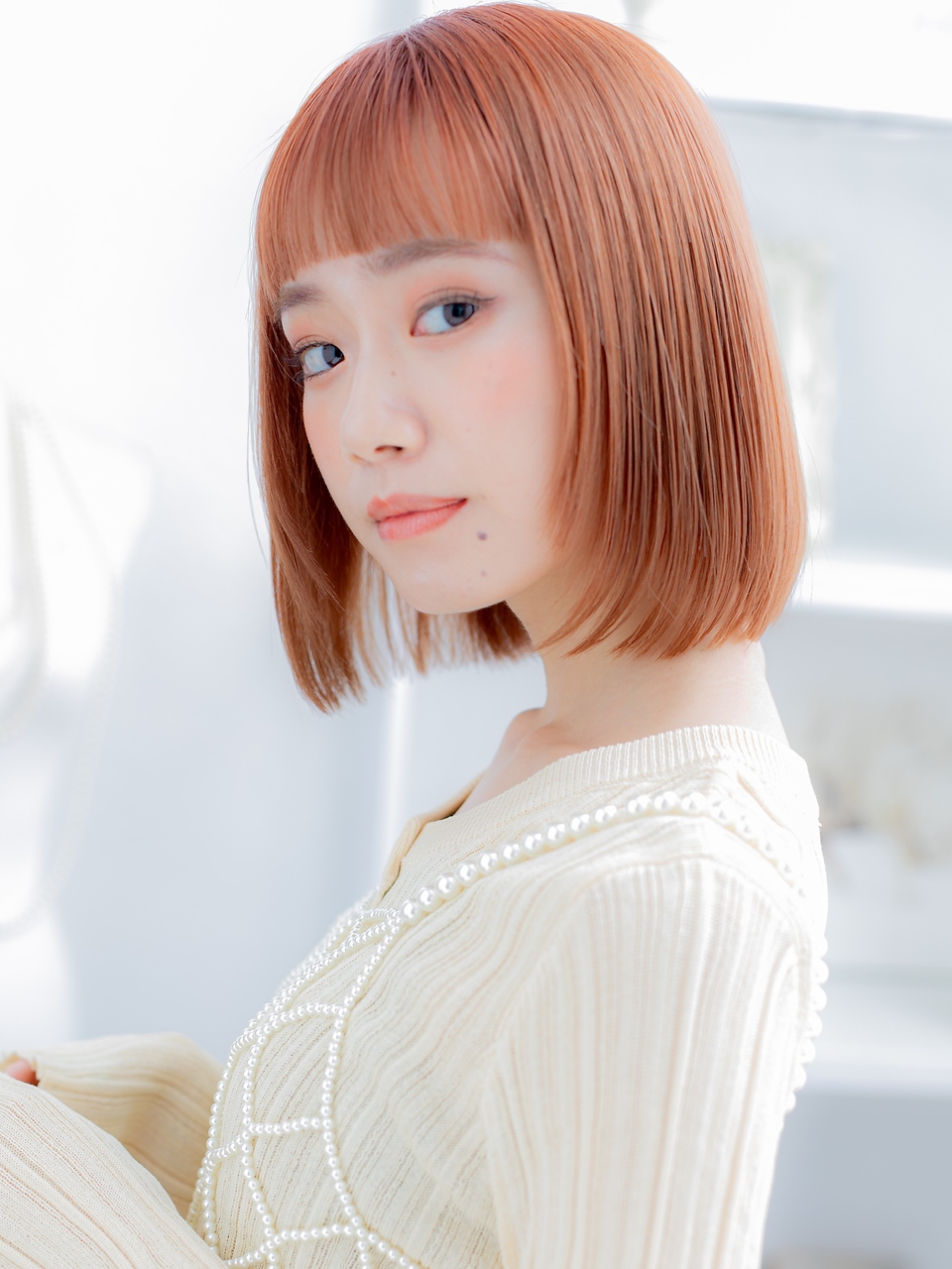 大人可愛いアプリコットオレンジ小顔ボブ20代30代