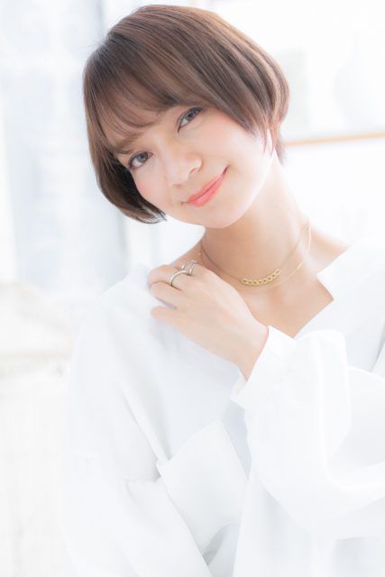 艶カラーシースルーバングの前下がり大人ボブ